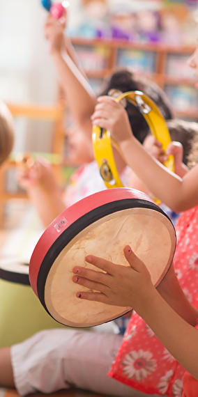 «Martina’s Music Box» (7–12 Joer)