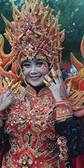 Venetian masked parade - BellissiMetz - The Italian village