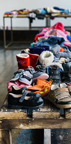 Marché de vêtements d’occasion et aux puces pour enfants