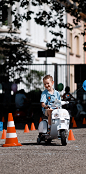Street entertainment in Esch - Vespa exhibition & Zumba show
