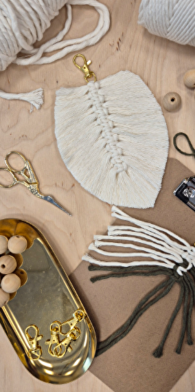 Atelier Makramee-Blattanhänger