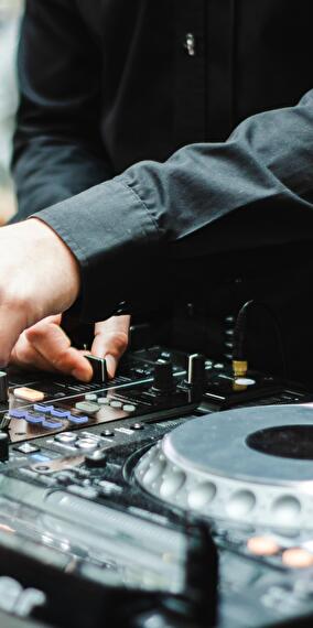 So So Summer : Kriss Brosnan (DJ Set)