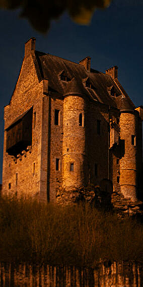 Guided night tours of Larochette Castle