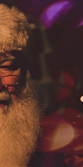 St Nicolas arrive en ville.