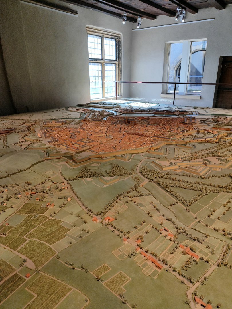 Flash tour of the relief map of Metz
