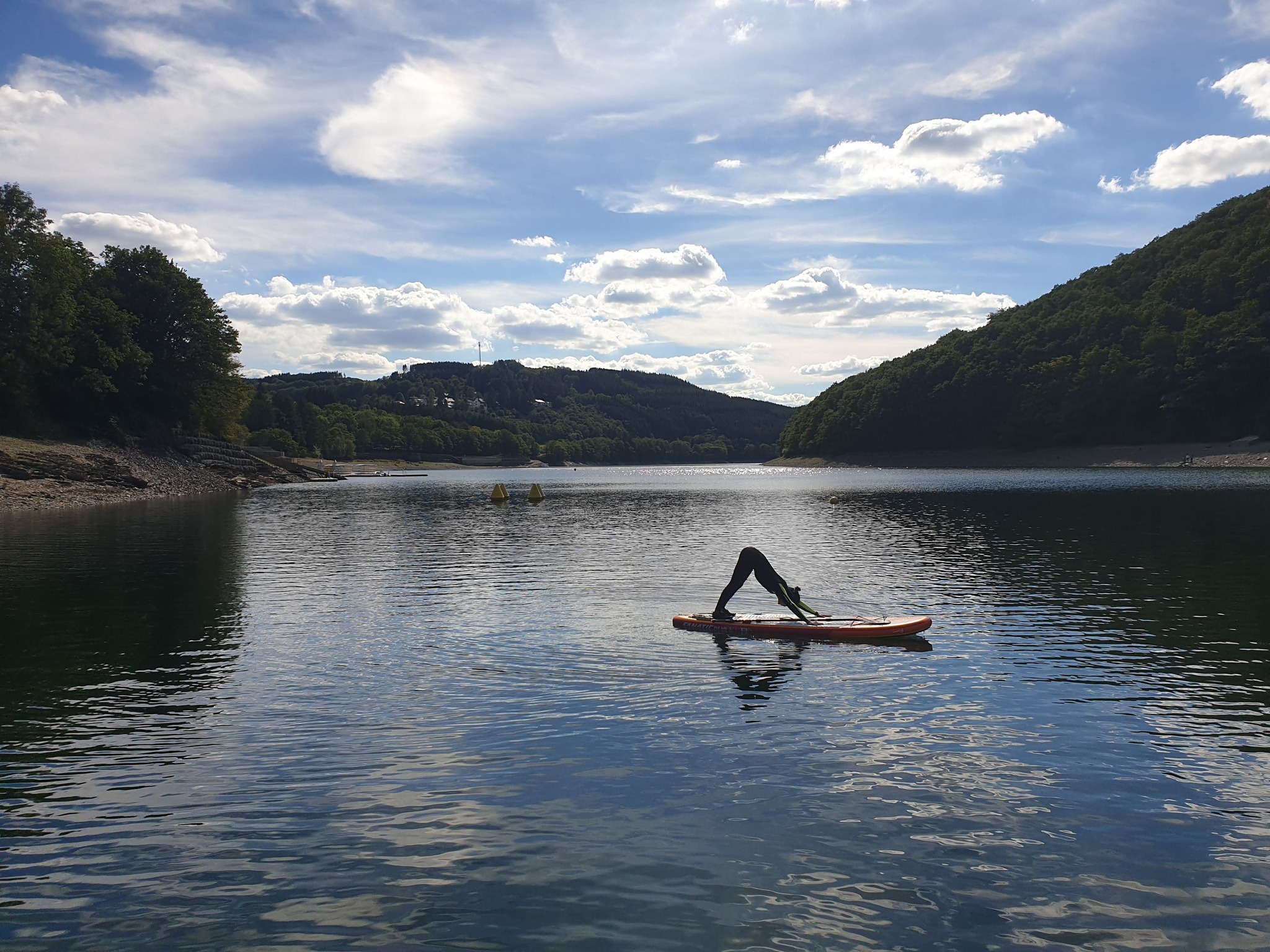 Yoga SUP after work courses on the Upper Sûre lake