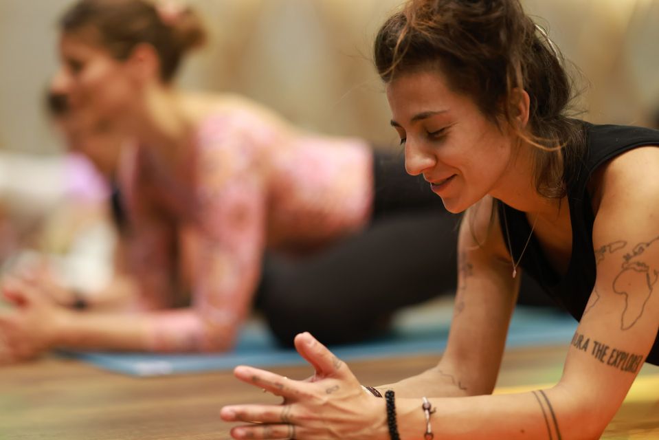 Yoga thérapeutique pour les douleurs du bas du dos, des épaules et du cou.