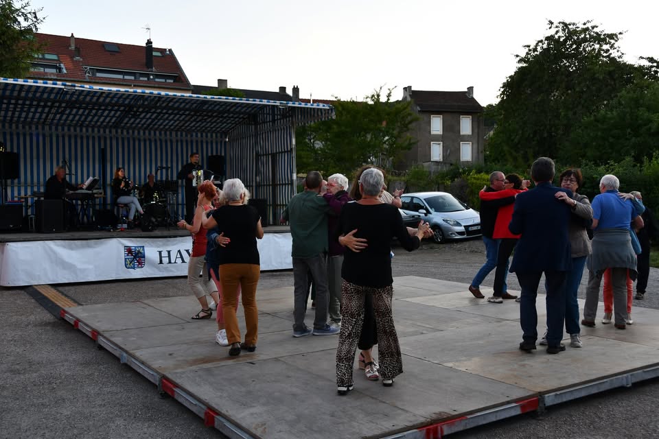 Community Dance in Marspich