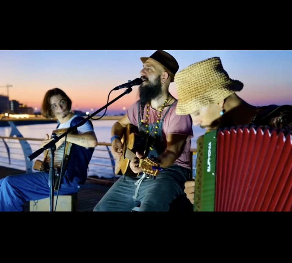 Comelinchiostro ft Uscita di Emergenza (Folk/Arts de la rue - Italie)