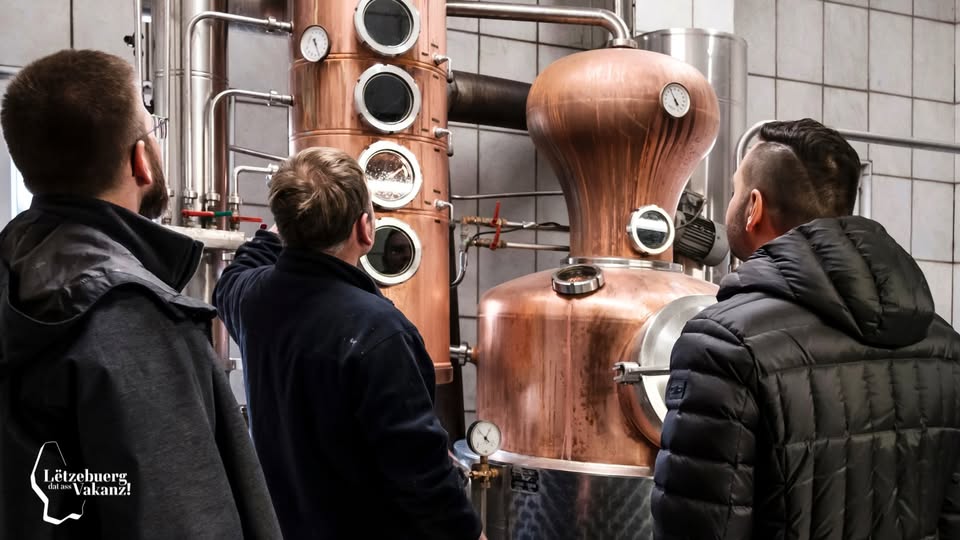 Schmaachen & Laachen à la Distillerie Conter à Sëll