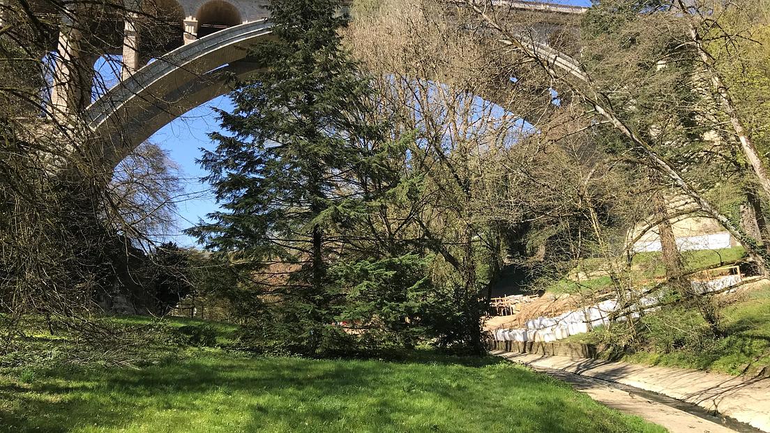 LOTR - City Tour for the Whole Family