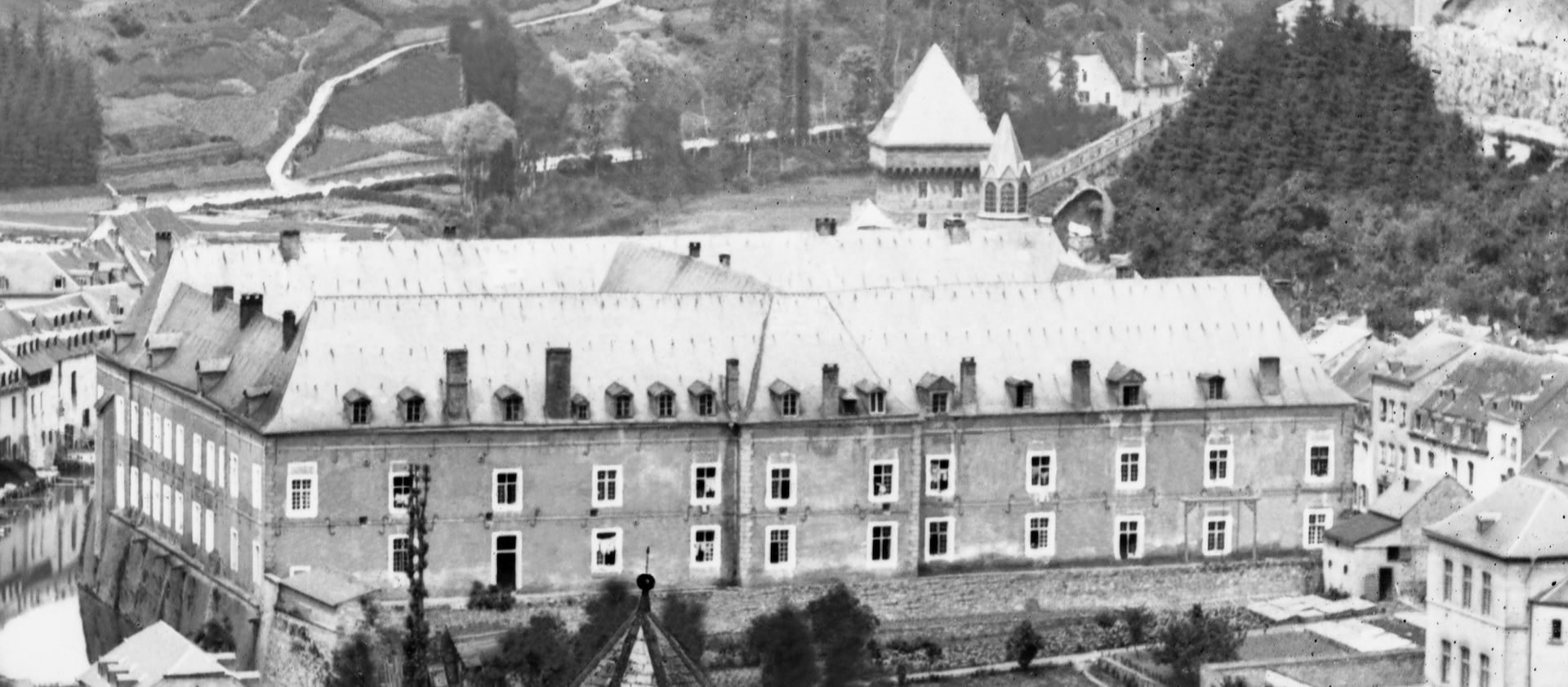 The History of the Barracks Wall - visite guidée