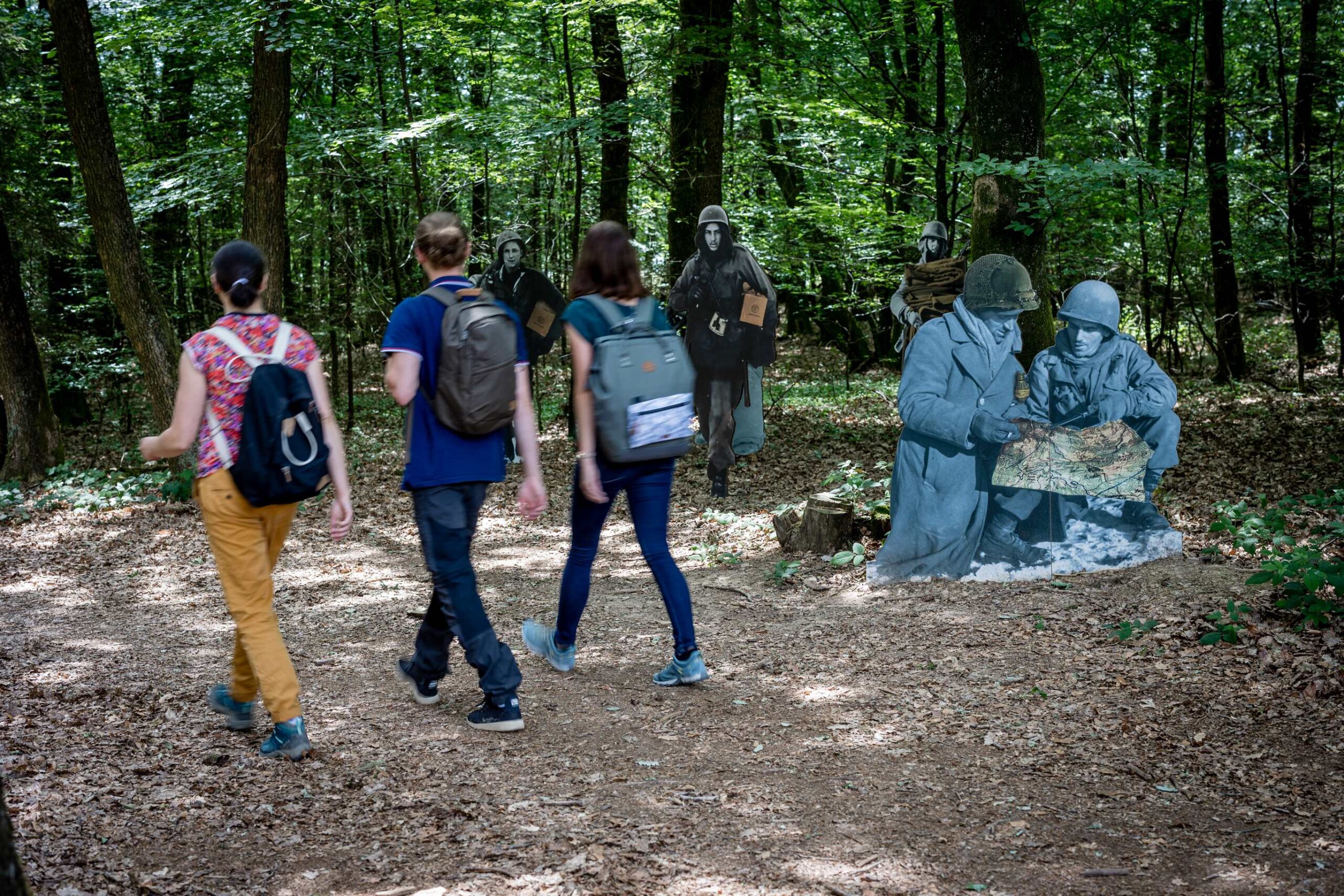 Creative Walk: Presentation of the youth project 'How to make peace?'