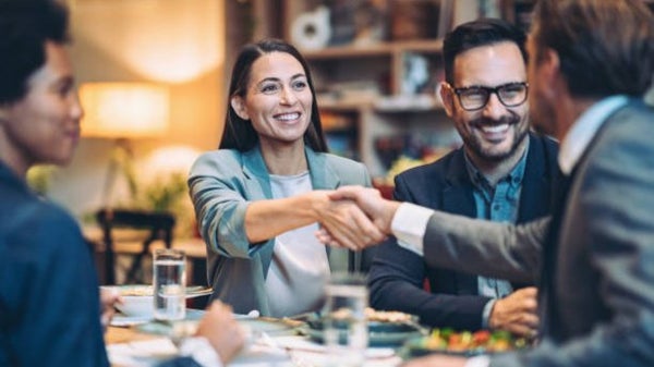 Déjeuner avec 20 nouvelles personnes