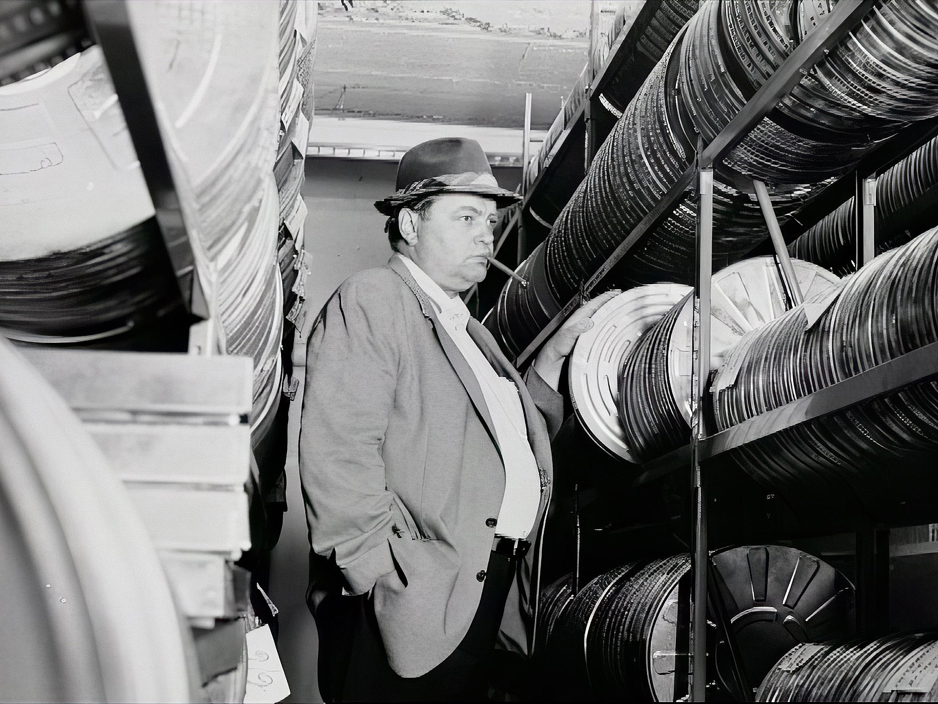 The Man with the Cigar (Movieland)