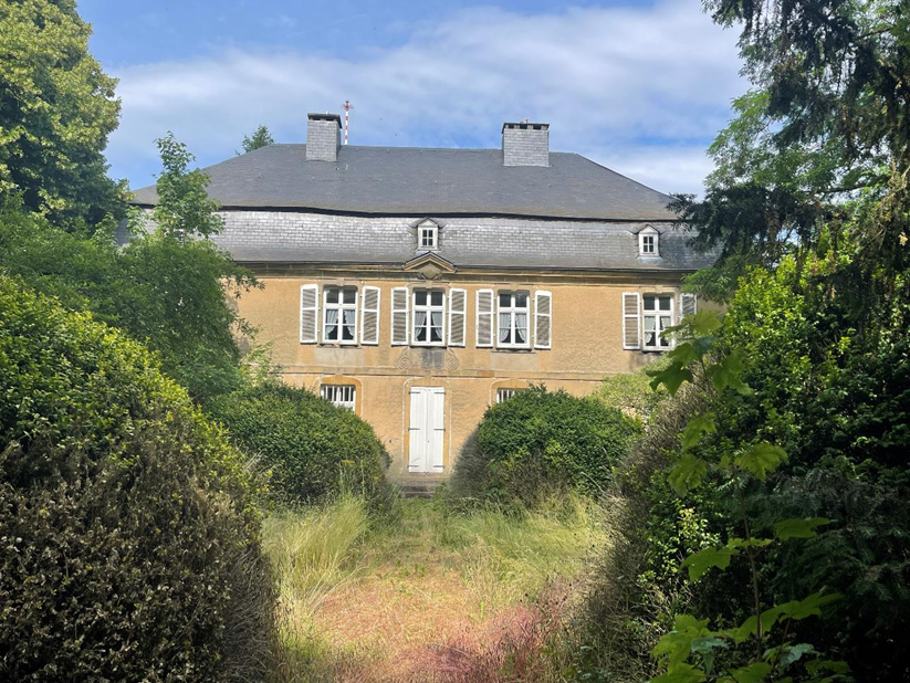Balade entre patrimoine et nature : À la découverte du « Borrigsschlass », son parc et l'église Sain