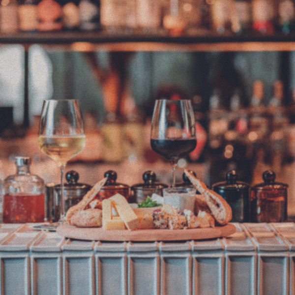 Specto Aperitif: Wine and Cheese