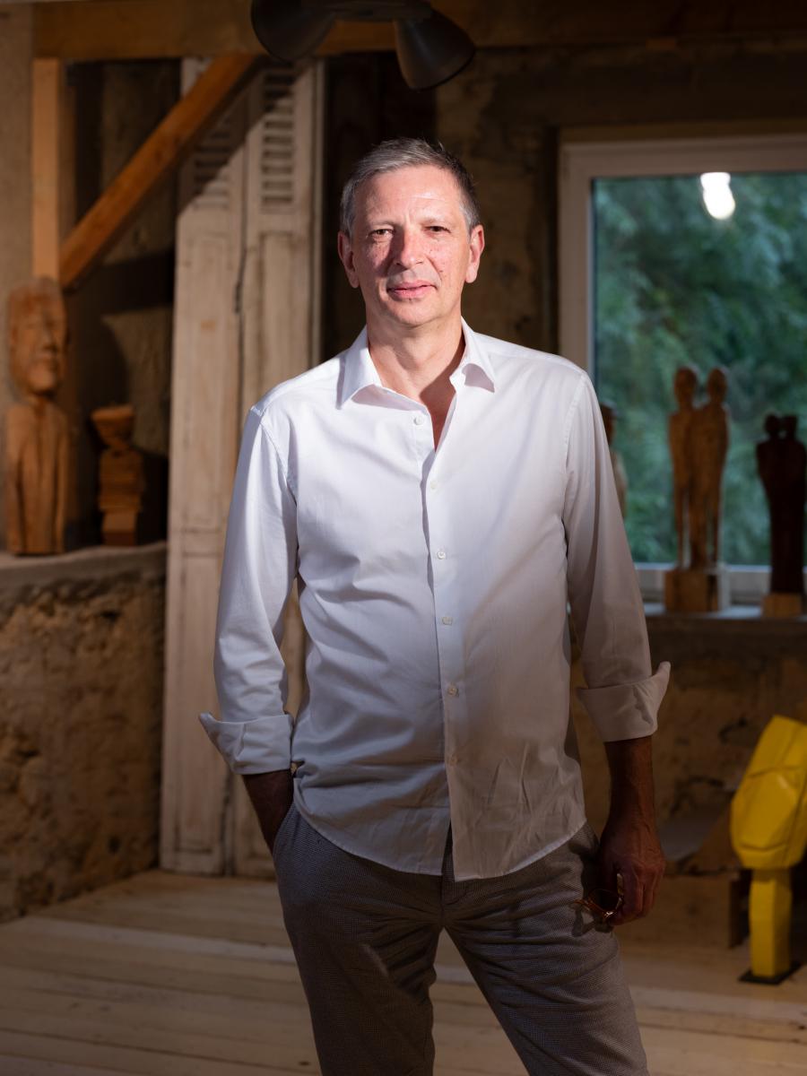 Le sculpteur Laurent Turping nous reçoit dans son atelier