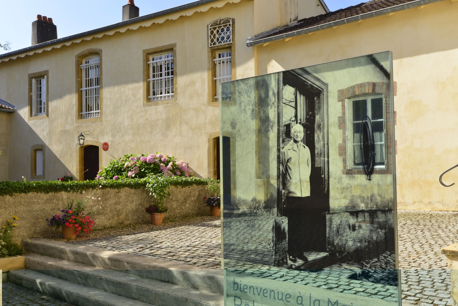 Café Diplomatique – La valise diplomatique et Noël